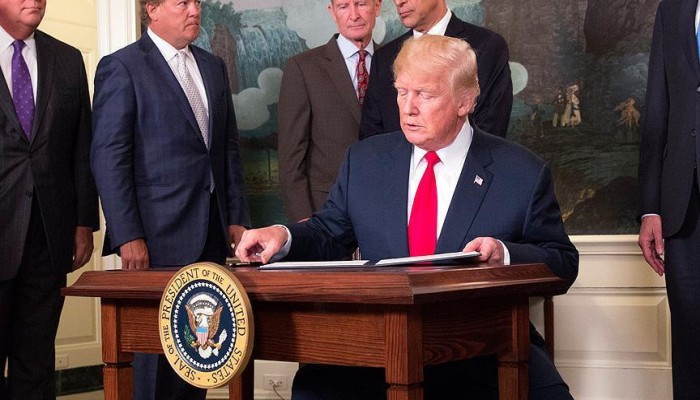 ترامب يُلغي "مجلس المستشارين" على خلفية استقالات متتالية