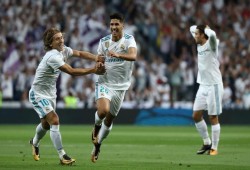 رغم غياب نجومه.. ريال مدريد يقدم لبرشلونة درسا في فنون الكرة ويحرز لقب السوبر الإسباني (فيديو)