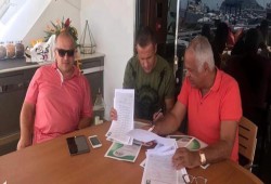 سموحة يوقع مع مهاجم أوروبي وينشر صورته ويرفض إعلان اسمه