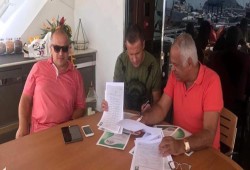سموحة يوقع مع مهاجم أوروبي وينشر صورته ويرفض إعلان اسمه