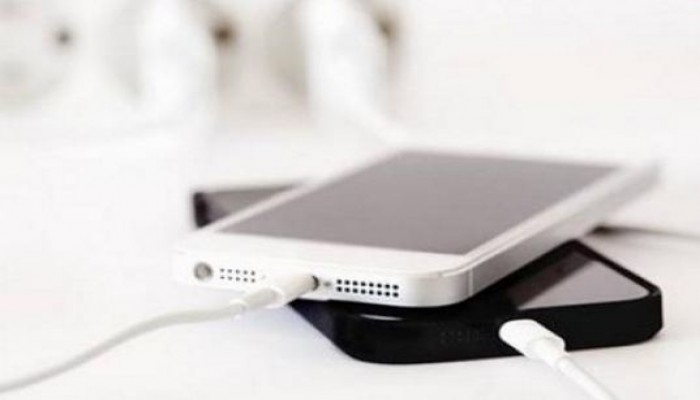 ماذا يحصل في حال شراء شاحن غير أصلي لهاتفك الذكي؟