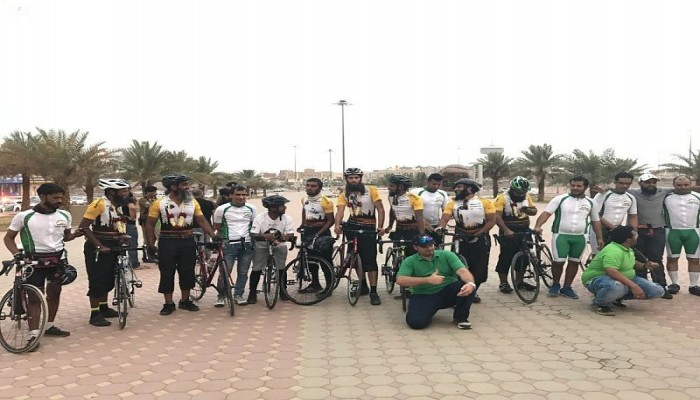 9 مسلمون يصلون إلى مكة قادمون من لندن بـ"الدراجات" لأداء فريضى الحج