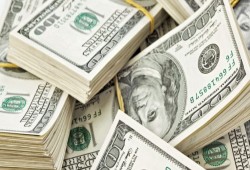 تباين أسعار الدولار في ختام تعاملات اليوم