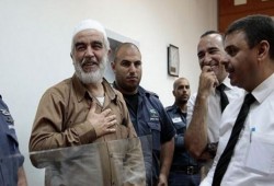 الاحتلال يحقق مع الشيخ رائد صلاح لتلاوته آيات قرآنية