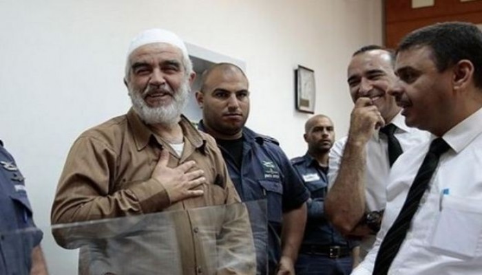 الاحتلال يحقق مع الشيخ رائد صلاح لتلاوته آيات قرآنية