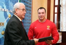 شاهد: شجار ينهي حياة بطل العالم الروسي في رفع الأثقال