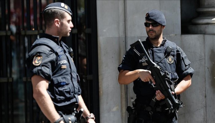 شرطة برشلونة تحبط عملية انتحارية بحزام ناسف