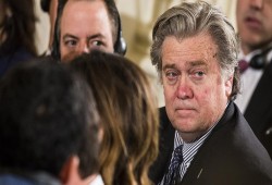 ستيف بانون يبدأ انتقامه من ترامب