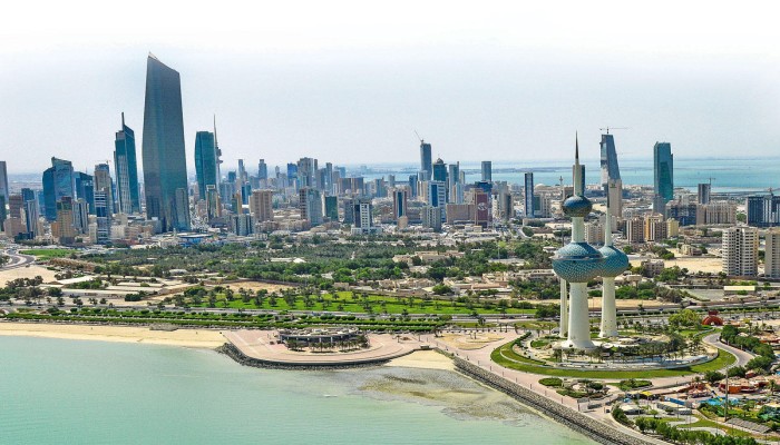 الكويت تشرع بتقليص عدد الوافدين في الوظائف الحكومية