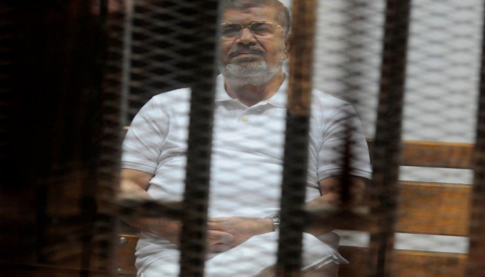 الرئيس مرسي يتعرض لغيبوبتي سكر ولم يعرض على طبيب وحياته فى خطر