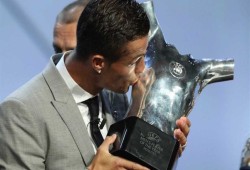 رونالدو يتفوق مجددا على ميسي وبوفون ويتوج بـ"أفضل لاعب في أوروبا"