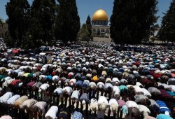 خطيب الأقصى يستنكر السماح لأعضاء الكنيست بتدنيس الأقصى