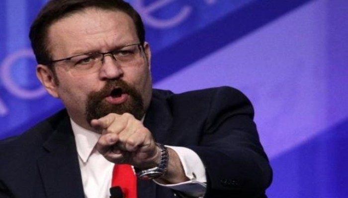 استقالة مستشار آخر لترامب عُرف بعدائه للإسلام