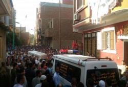 أهالي الجيزة يشعيون جثمان شهيد التصفية الجسدية "السيد ماهر"