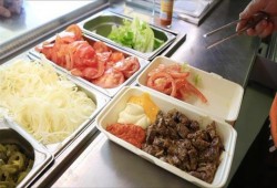 محكمة فرنسية تلغي قرارا يمنع الأطعمة البديلة للحم الخنزير بالمدارس