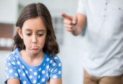 9 أخطاء تربوية يقع فيها معظم الآباء والأمهات