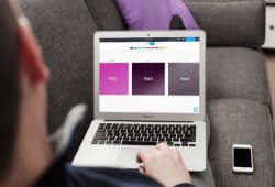 صمم شعارك الخاص الآن بواسطة الذكاء الصناعي مع لوغوجوي Logojoy