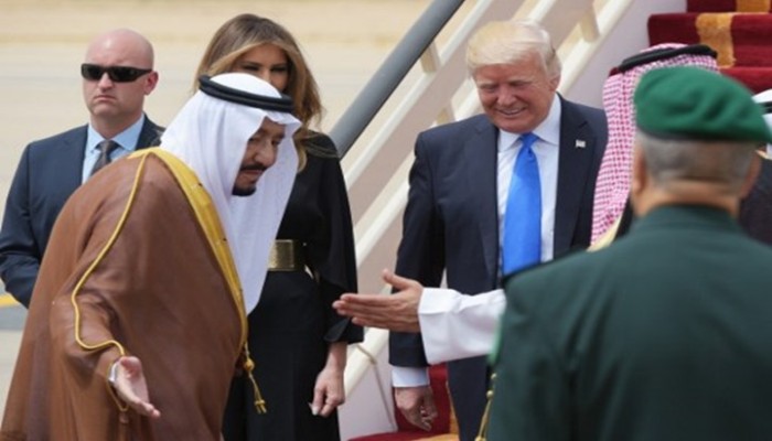 ترامب يدعو سلمان لحل أزمة الخليج