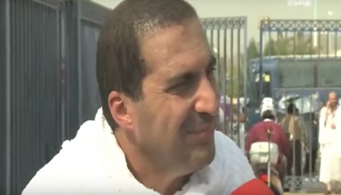 عمرو خالد من أمام الكعبة: "اللهم استجب دعاء المعجبين بصفحتي"!!