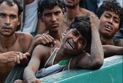 صحيفة “عكاظ” السعودية تصف المسلمين “الروهينغا” بالمتمردين