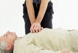 الإنعاش الفوري يعزز فرص نجاة من توقف قلبه