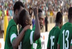 نيجيريا تتعادل مع الكاميرون لتنتظر هدية جزائرية تضعها في المونديال