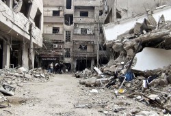 نظام الأسد يقصف سوقاً بغوطة دمشق ويصيب 15 مدنياً