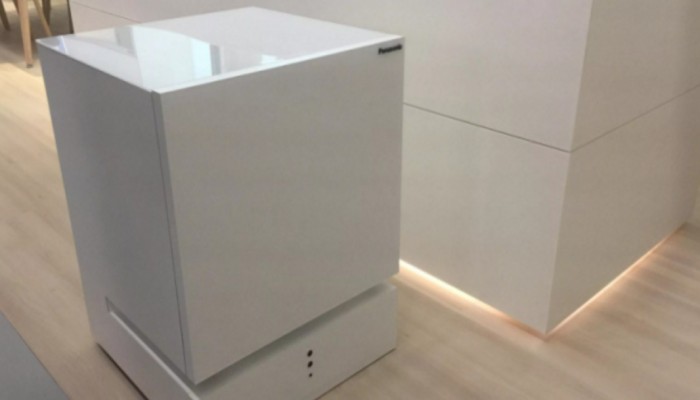 باناسونيك تكشف عن ثلاجة ذكية متحركة قادرة على إحضار الطعام والمشروبات