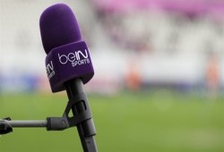 هذا ما حدث لمنسق المنتخب الإماراتي لكرة القدم بعد إبعاد ميكروفون "بي إن سبورت" القطرية