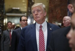 ترامب يلغي قراراً يسمح ببقاء 800 ألف مهاجر غير شرعي