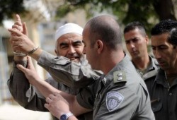 الاحتلال يمدد اعتقال الشيخ رائد صلاح