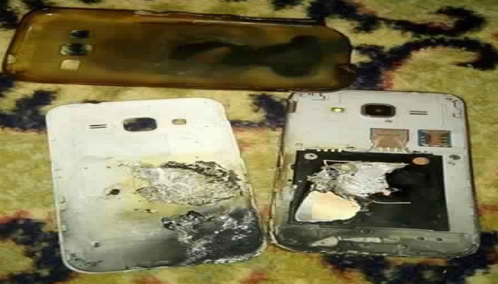 بالصور.. انفجار موبايل تركه صاحبه في الشاحن ليلًا