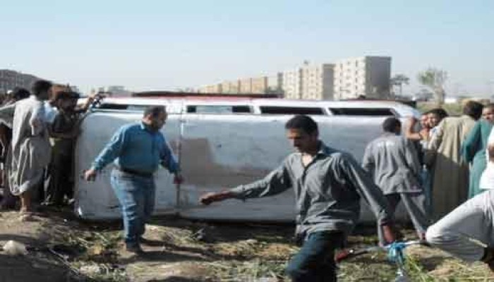 مصرع وإصابة 22 من عمال جني القطن في انقلاب سيارة بالفيوم