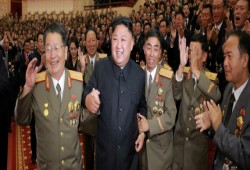 زعيم كوريا الشمالية يكرم علماء "النووي"
