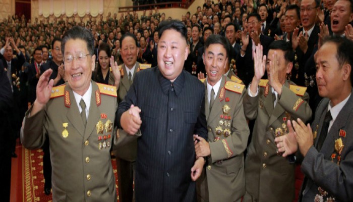 زعيم كوريا الشمالية يكرم علماء "النووي"
