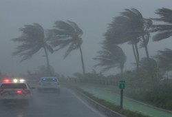 إعصار إرما يقترب من ضرب فلوريدا