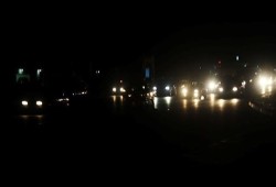 الظلام يخيم على أبو حماد.. ورئيس المدينة: «الدنيا زي الفل»
