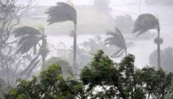 إرما يضرب فلوريدا برياح عاتية والمياه تغمر شوارع ميامي