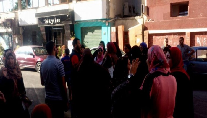 وقفة ليلية لأولياء أمور مدرسة ببورسعيد للمطالبة بتوفير فصول