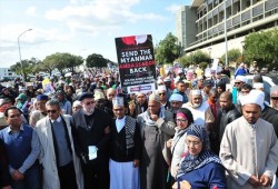 الآلاف يتضامنون مع مسلمي الروهينجا بتظاهرة في جنوب إفريقيا..«صور»