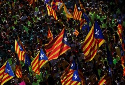 إقليم "كاتالونيا" يطلق حملة الاستفتاء على الانفصال عن إسبانيا