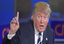 هيلاري: ترامب يشكل خطرا على الديمقراطية