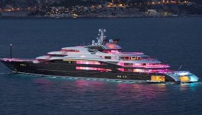 بالصور... إصابة يخت محمد بن سلمان بحادث قرب صنافير