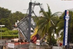 إعصار "ماكس" يضرب المكسيك ويدمر أشهر منتجع سياحى