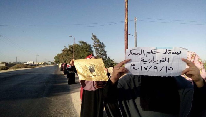 سلسلة بشرية ومسيرة لثوار النوبارية تطالب برحيل العسكر