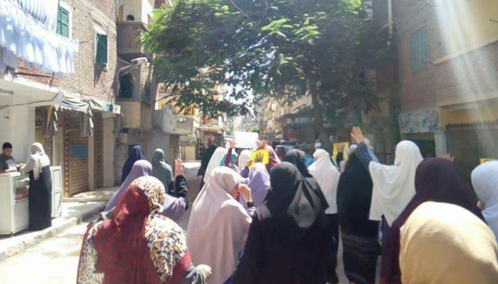 مسيرة حركة "نساء ضد الانقلاب" بالإسكندرية