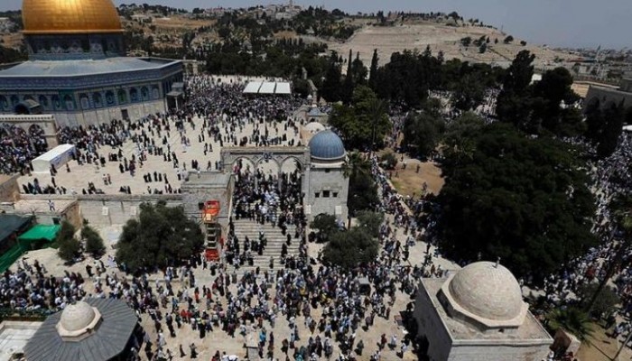 خطيب الأقصى يُحرّم تدريس المناهج الصهيونية في مدارس القدس