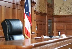 قاض يصدر حكما مناهضا لترامب في المعركة بشأن مدن "الملاذ"