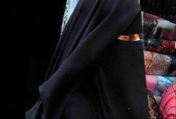 بلجيكا ترحّل دنماركية بسبب رفضها خلع النقاب