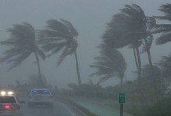 الإعصار نورما يضعف ويتحول لعاصفة مع اقترابه من المكسيك